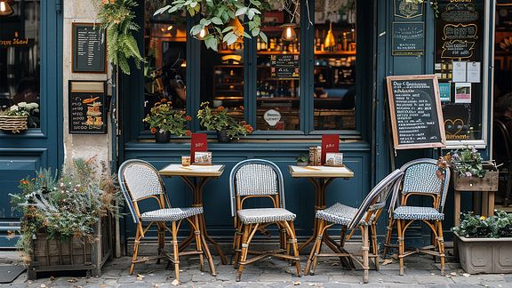 Paris_AdobeStock_957299496.jpg