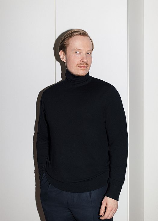 Dr. Nico Karius