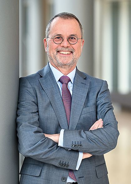  Prof. Dr. Peter Meier-Beck